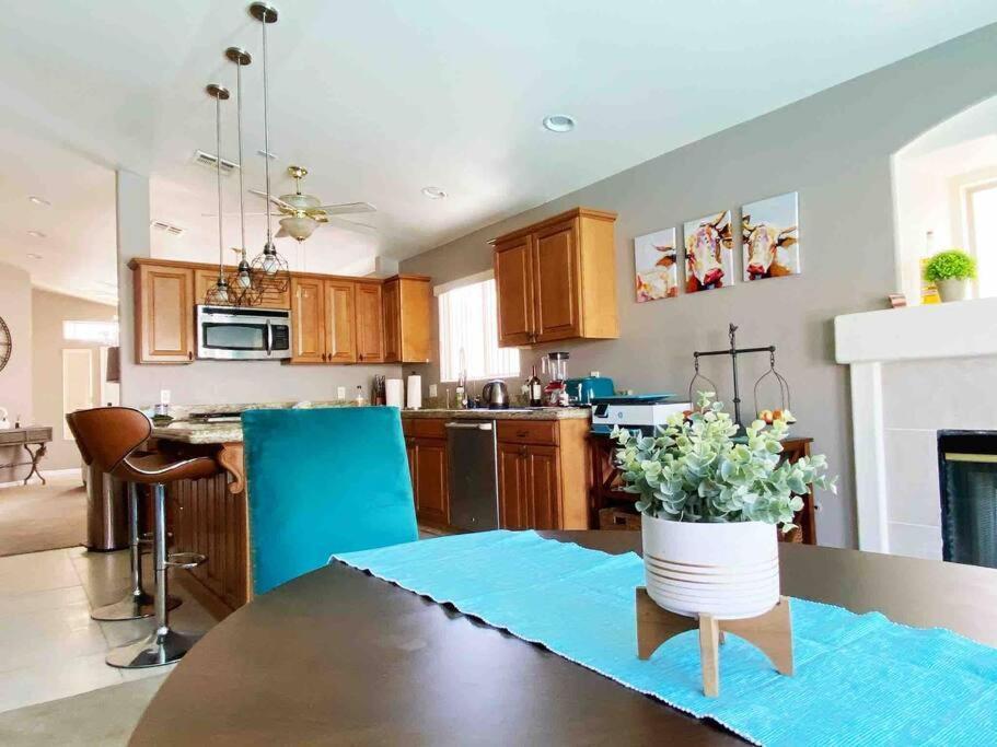 Amazing Heated Pool And Private Hot Tub 3Br In Heart Of Lv Villa Las Vegas Bagian luar foto