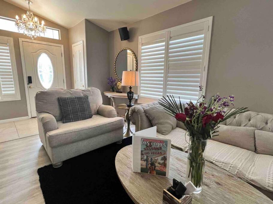 Amazing Heated Pool And Private Hot Tub 3Br In Heart Of Lv Villa Las Vegas Bagian luar foto